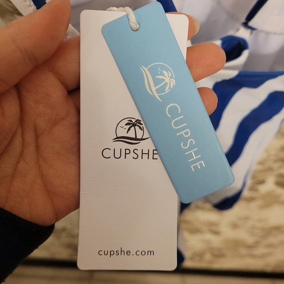 Cupshe one piece bathing suit - BNWT - size small - Picture 3 of 4